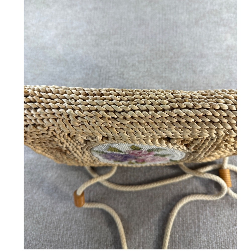 Vintage Woven Straw Shoulder Bag Tan Floral Needlepoint Boho Rope Handle Zip Top - Picture 6 of 8